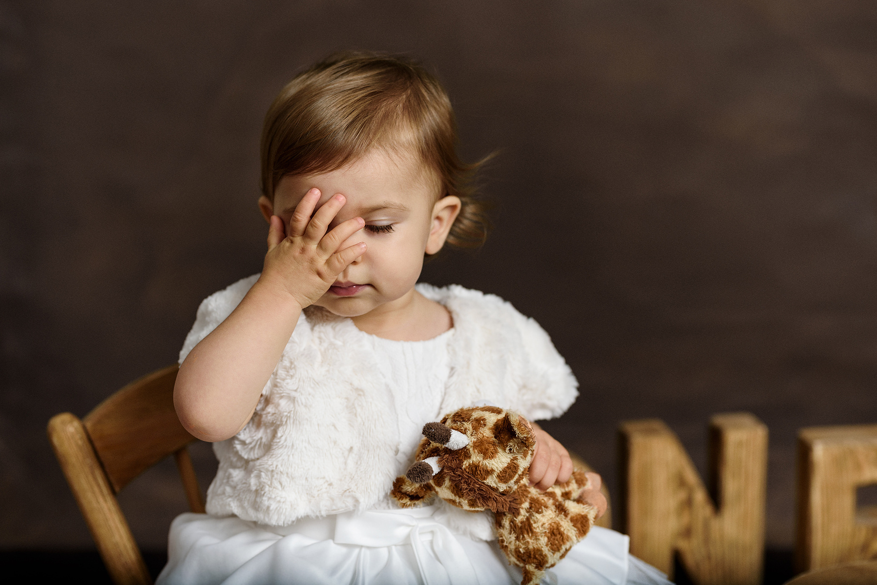 1st milestone for baby Lisa (1 year old) was celebrated with a photo shoot including a cake smash, followed by a family portrait.
La 1re étape importante pour bébé Lisa (1 an) a été célébrée avec une séance photo  suivie d'un portrait de famille à Genève.