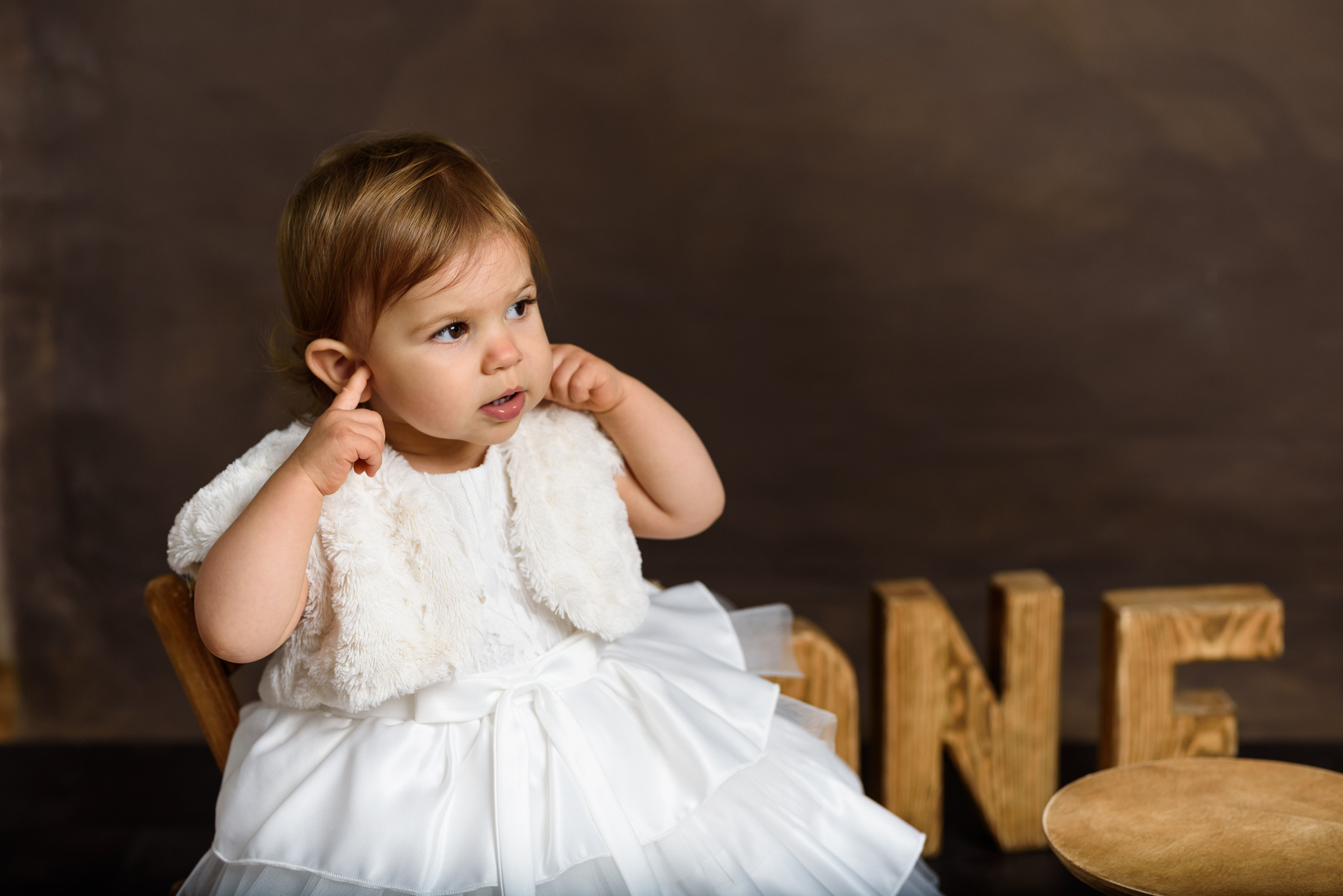 1st milestone for baby Lisa (1 year old) was celebrated with a photo shoot including a cake smash, followed by a family portrait.
La 1re étape importante pour bébé Lisa (1 an) a été célébrée avec une séance photo  suivie d'un portrait de famille à Genève.