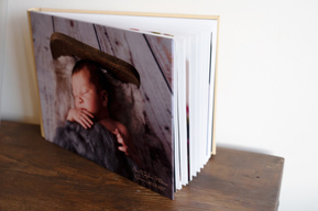 Beautiful portrait of a newborn boy taken in my Geneva studio (Switzerland), and then the photos were printed in a customisable GoBook album from Graphistudio. 