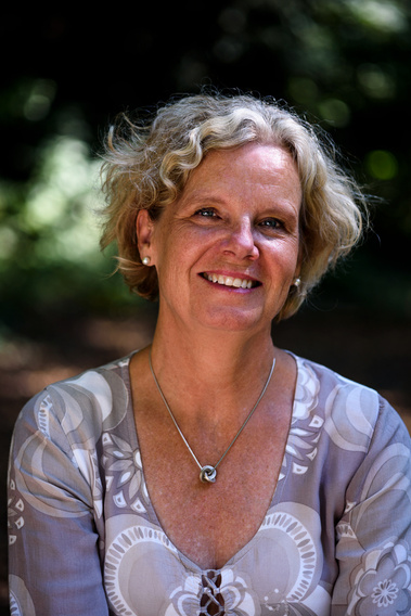 Anniika Woehr was super happy with the portraits that I took of her for her professional profile as a therapist to young people.