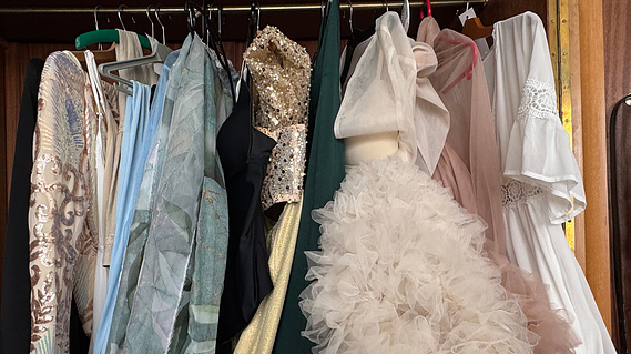 Browse through my collection of flowing gowns, bodysuits and silks — each piece lovingly chosen to celebrate your curves and complement your natural glow throughout your session. Maternity photo sessions, Geneva.