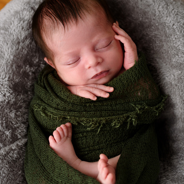 Baby photographer, Newborn photoshoot, Geneva. Best baby photographer, meilleure photographe de nouveau ne, geneve. Shooting photo nouveau ne, geneve.