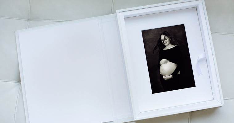 Matted prints come in a customisable Folio Box printed by Graphistudio in Italy. You choose the colour and texture of your cover. The quality is second to none.