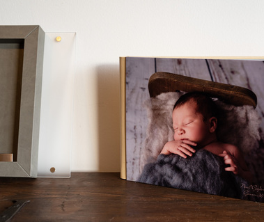 Beautiful Newborn photography by Helen Putsman, maternity, newborn and family photographer. 
This album is printed on a GoBook by Graphistudio who are the leaders in artistic quality printing in Europe.