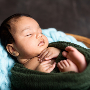 baby photography Geneva warm tones
best newborn photographer in Geneva.
meilleure photographe de nouveau-ne à geneve.