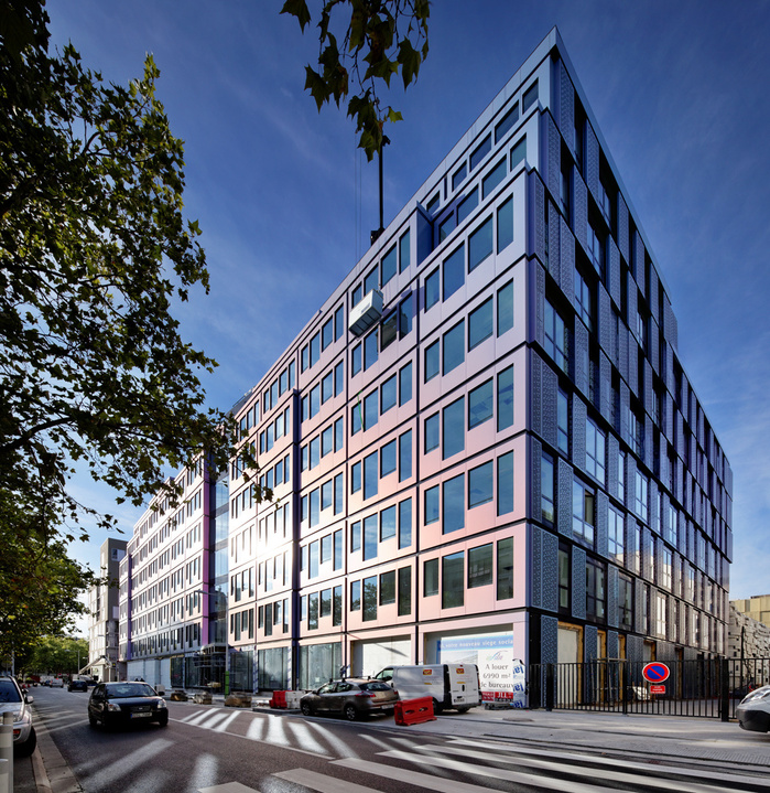 siège de Vinci Immobilier, 59 rue Kermen Boulogne Billancourt, projet IN SITU, Architectes : Loci Anima. Bâtiment Basse Consommation, HQE. Terrasses végitalisées et lumière naturelle. --- Vinci Construction Head Office France