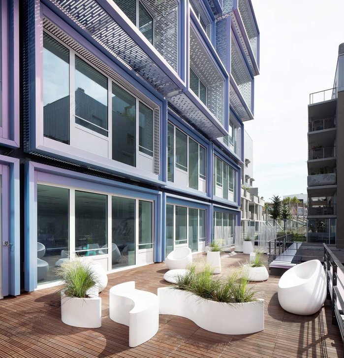 siège de Vinci Immobilier, 59 rue Kermen Boulogne Billancourt, projet IN SITU, Architectes : Loci Anima. Bâtiment Basse Consommation, HQE. Terrasses végitalisées et lumière naturelle. --- Vinci Construction Head Office France