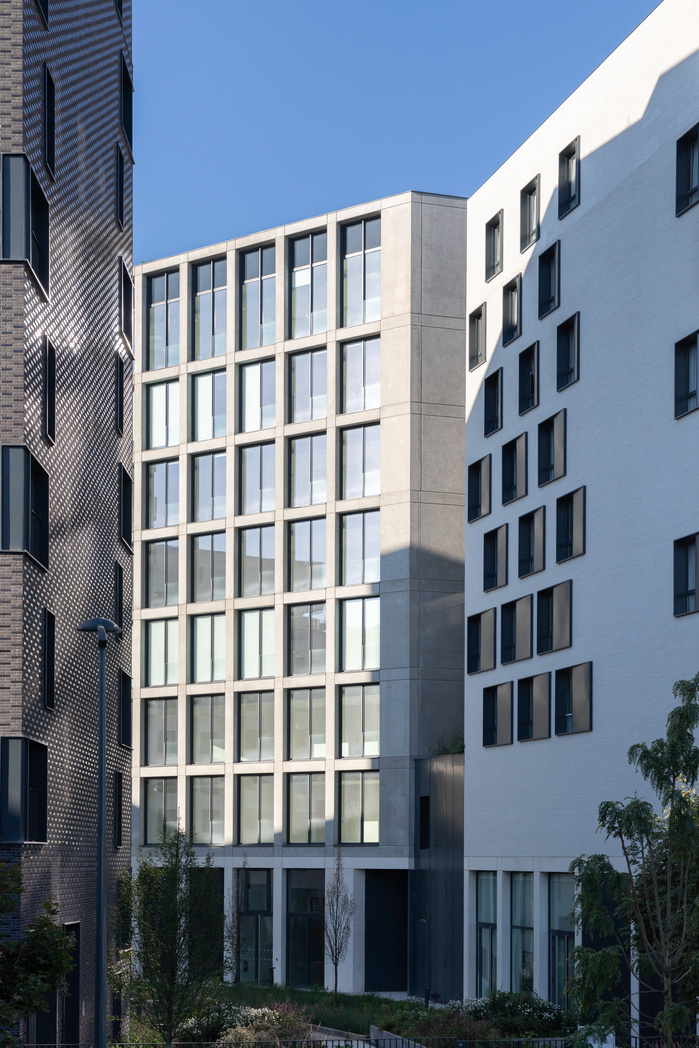 Reportage photo du Parc d'Affaires (Hotellerie, Tertiaire, Résidentiel) réalisé par Carta Reichen et Robert Associés à Asnières, Bureaux, Hotel, logements.
Architectes : Carta - Reichen et Robert Associés, mandataire, PietriArchitectes, associés. Maitris