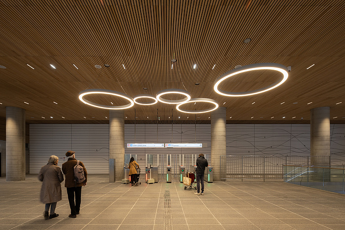 Reportage photographique de la station Oullins du Métro ligne B, à Lyon, pour l’ Atelier Schall Architectes Associés.
Exploitants : Keolis
Maitres d’Ouvrage : Sytral
Bureaux d’études : Groupement Melyes (Egis Rail et Systra)
Oeuvre d’Art : Vincent Broquai