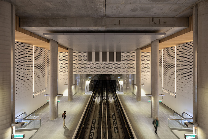 Reportage photographique de la station Oullins du Métro ligne B, à Lyon, pour l’ Atelier Schall Architectes Associés.
Exploitants : Keolis
Maitres d’Ouvrage : Sytral
Bureaux d’études : Groupement Melyes (Egis Rail et Systra)
Oeuvre d’Art : Vincent Broquai