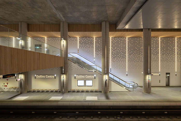 Reportage photographique de la station Oullins du Métro ligne B, à Lyon, pour l’ Atelier Schall Architectes Associés.
Exploitants : Keolis
Maitres d’Ouvrage : Sytral
Bureaux d’études : Groupement Melyes (Egis Rail et Systra)
Oeuvre d’Art : Vincent Broquai
