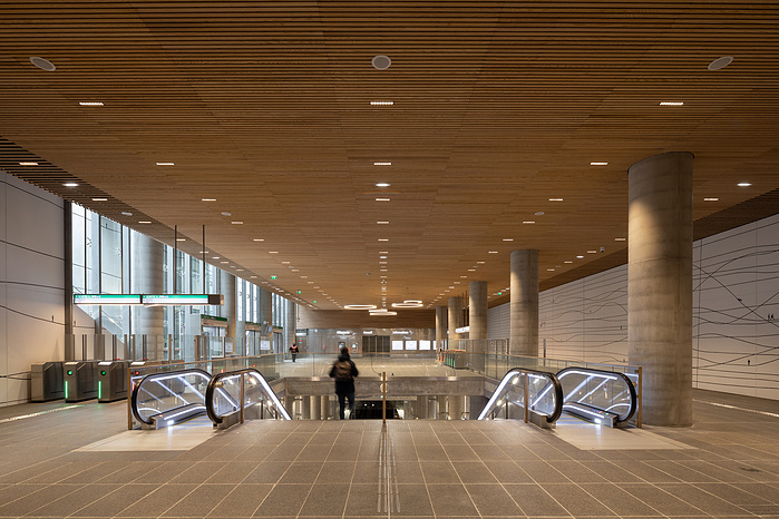 Reportage photographique de la station Oullins du Métro ligne B, à Lyon, pour l’ Atelier Schall Architectes Associés.
Exploitants : Keolis
Maitres d’Ouvrage : Sytral
Bureaux d’études : Groupement Melyes (Egis Rail et Systra)
Oeuvre d’Art : Vincent Broquai
