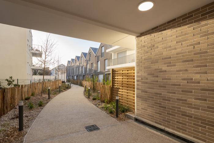 Reportage de logements de la rue Anatole France, à Drancy pour Cussac Architectes. 71 logements collectifs et 6 maisons individuelles. Maitre d'Ouvrage : OGIC.