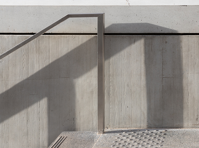 Reportage photographique de la station Oullins du Métro ligne B, à Lyon, pour l’ Atelier Schall Architectes Associés.
Exploitants : Keolis
Maitres d’Ouvrage : Sytral
Bureaux d’études : Groupement Melyes (Egis Rail et Systra)
Oeuvre d’Art : Vincent Broquai
