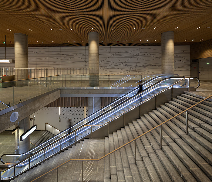 Reportage photographique de la station Oullins du Métro ligne B, à Lyon, pour l’ Atelier Schall Architectes Associés.
Exploitants : Keolis
Maitres d’Ouvrage : Sytral
Bureaux d’études : Groupement Melyes (Egis Rail et Systra)
Oeuvre d’Art : Vincent Broquai