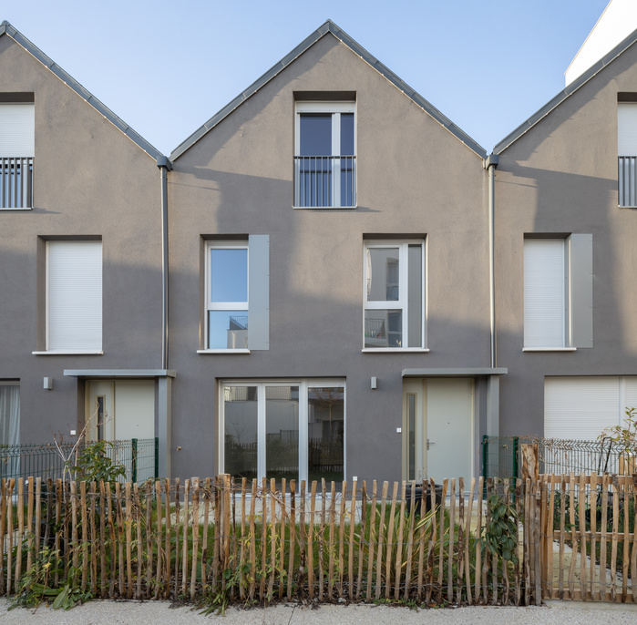 Reportage de logements de la rue Anatole France, à Drancy pour Cussac Architectes. 71 logements collectifs et 6 maisons individuelles. Maitre d'Ouvrage : OGIC.