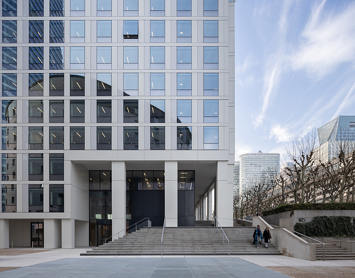Reportage photo de la rénovation de l'immeuble Lightwell, à La Défense, pour Unibail Rodamco Westfield.Architecte mandataire : Barthélémy Griño, Lightwell, Puteaux, France, 2024, Architecture Intérieure : Saguez & Partners, ADAGP Paris.
