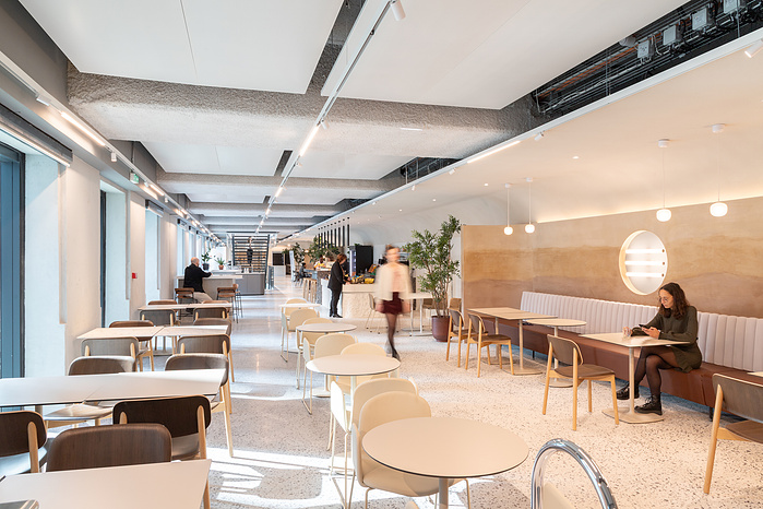 Reportage photo de la rénovation de l'immeuble Lightwell, à La Défense, pour Unibail Rodamco Westfield.Architecte mandataire : Barthélémy Griño, Lightwell, Puteaux, France, 2024, Architecture Intérieure : Saguez & Partners, ADAGP Paris.