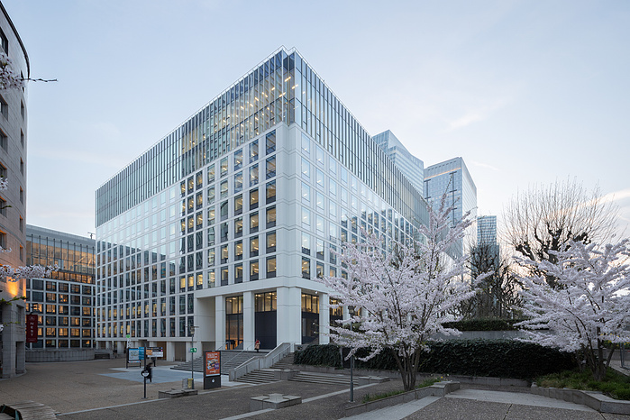 Reportage photo de la rénovation de l'immeuble Lightwell, à La Défense, pour Unibail Rodamco Westfield.Architecte mandataire : Barthélémy Griño, Lightwell, Puteaux, France, 2024, Architecture Intérieure : Saguez & Partners, ADAGP Paris.