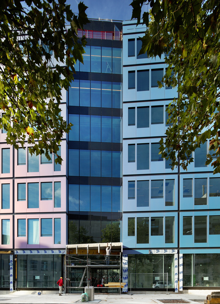 siège de Vinci Immobilier, 59 rue Kermen Boulogne Billancourt, projet IN SITU, Architectes : Loci Anima. Bâtiment Basse Consommation, HQE. Terrasses végitalisées et lumière naturelle. --- Vinci Construction Head Office France