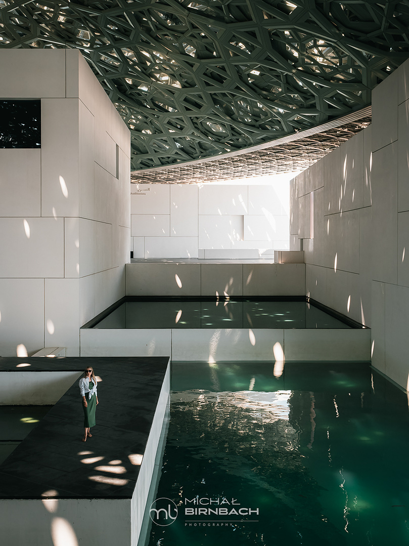The design of the Abu Dhabi Louvre is a fascinating combination of light and geometry in architecture. A symphony of concrete, water and the subtle play of reflected light, it combines modern architecture with the region's traditions. Travel photography