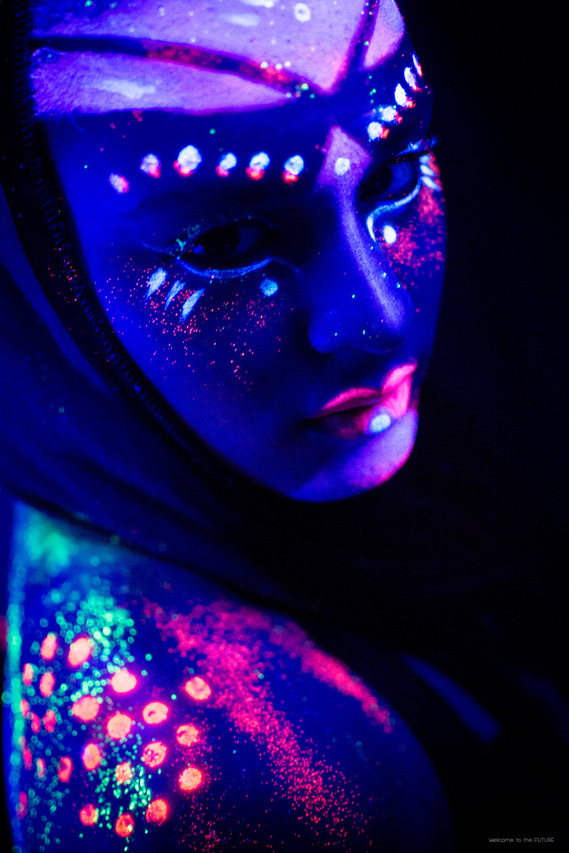 Welcome to the FUTURE project - Black light bodypainting project by Free Spirit - Photographer : Blue shadow 