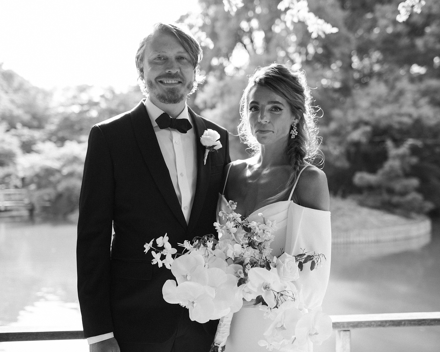Couple portraits at the Brooklyn Botanical gardens during a summer wedding. Corey Torpie wedding photojournalism. 