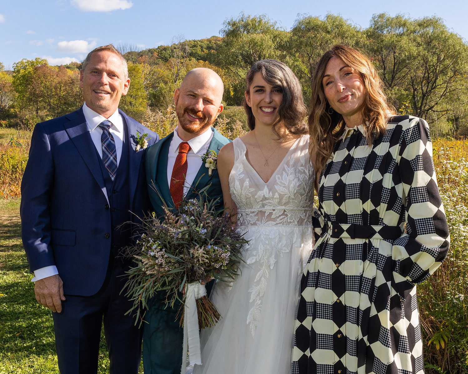 Family formal. Blooming Hill Farm. Wedding photojournalism