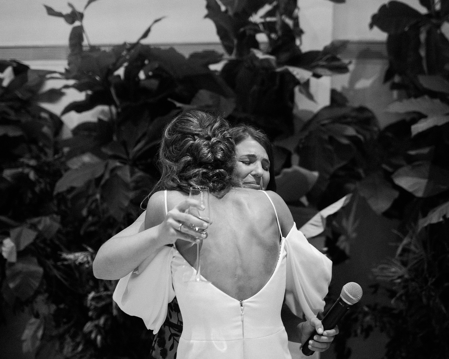 Brooklyn botanical gardens summer wedding reception. Corey Torpie Wedding Photojournalism.