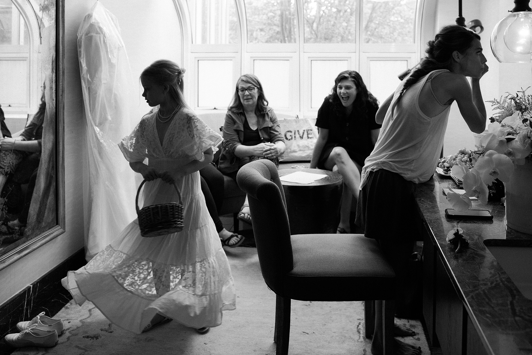 Getting Ready at the Brooklyn Botanical Garden. Corey Torpie Wedding Photojournalism. 
