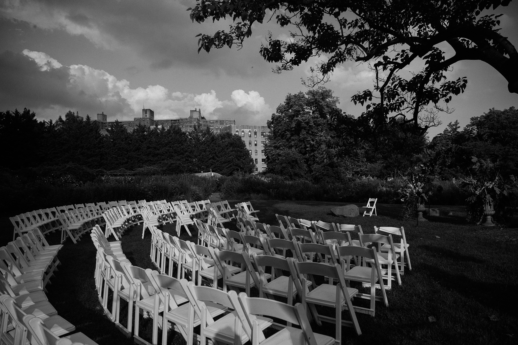 Brooklyn botanical gardens summer wedding ceremony site. Corey Torpie Wedding Photojournalism.