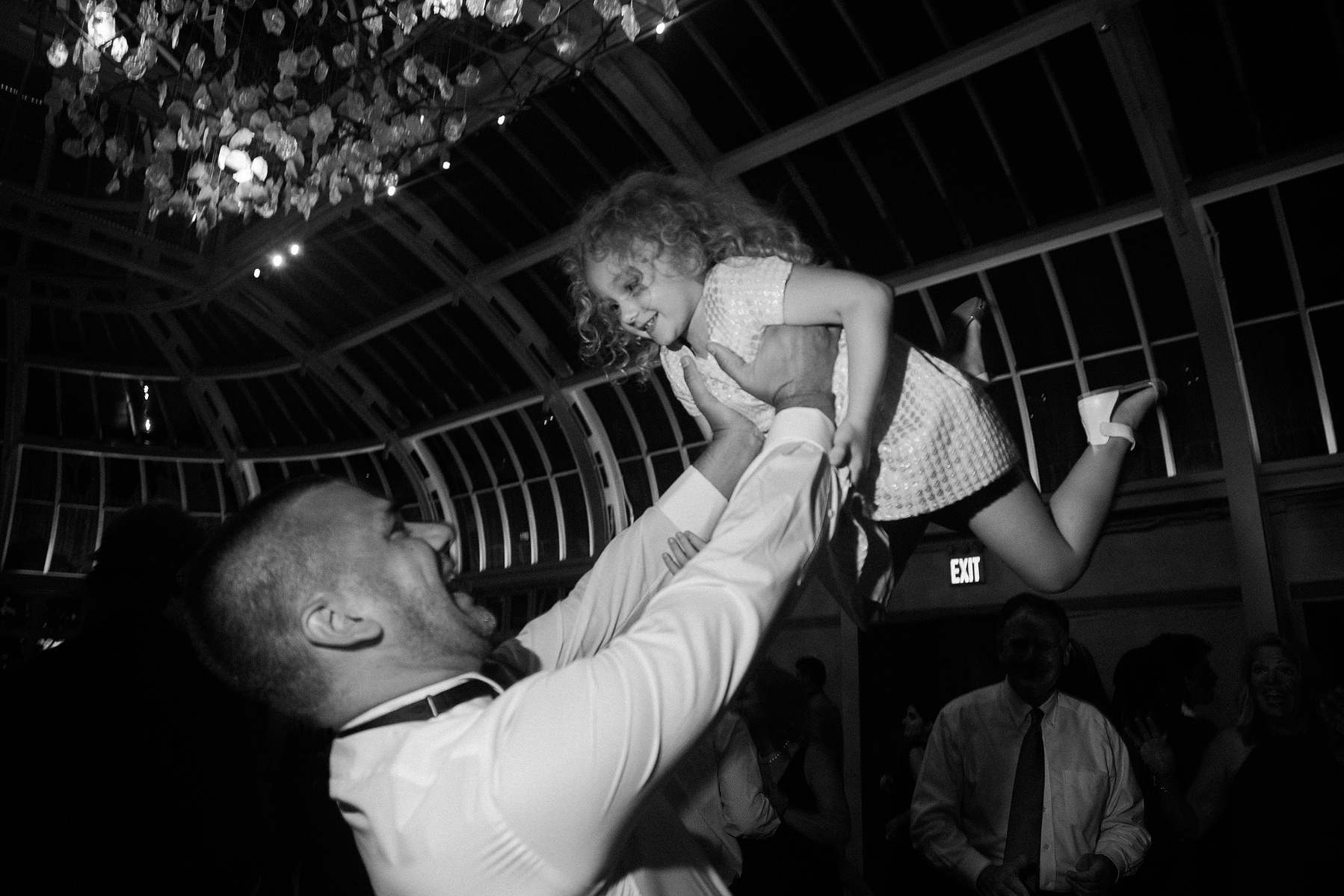 Brooklyn botanical gardens summer wedding reception. Corey Torpie Wedding Photojournalism.