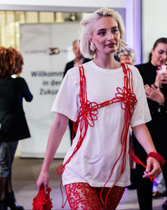 JAW STUDIO 3D printed fashion and jewelry featured in the Gläserne 3D Fabrik opening fashion show. Presented by Rapidobject x Gläserne 3D Fabrik in Leipzig, Germany.