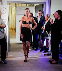 JAW STUDIO 3D printed fashion and jewelry featured in the Gläserne 3D Fabrik opening fashion show. Presented by Rapidobject x Gläserne 3D Fabrik in Leipzig, Germany.