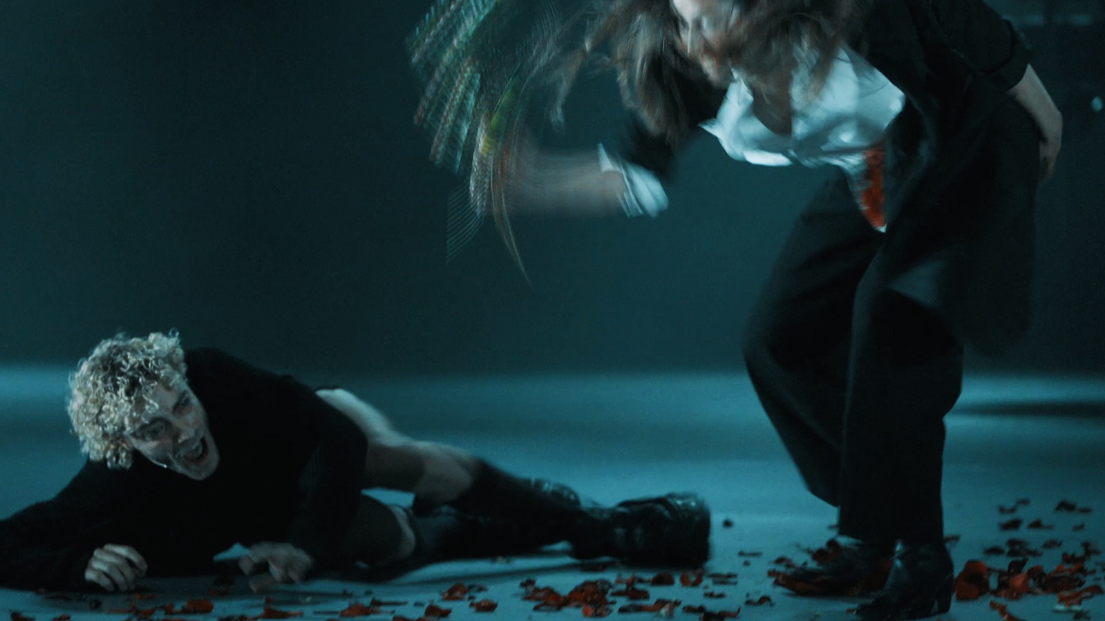 Ilke Paddenburg playing the queen Penthesilea and Felix Schellekens in Penthesilea directed by Eline Arbo for ITA.