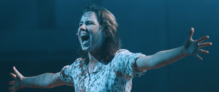 Eefje Paddenburg performing in Mijn Lieve Gunsteling directed by Ivo van Hove at ITA.