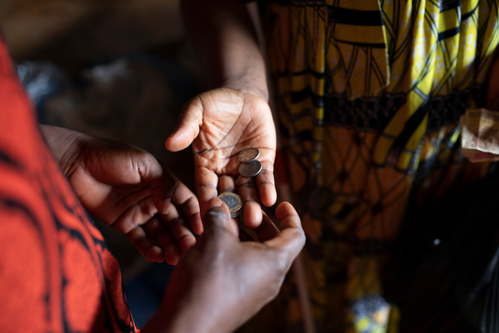 When she has do make change for her groceries she always starts her shopping at Solange's boutique, a woman who she trusts and who tells her the amount of money she has before she goes in other shops.
