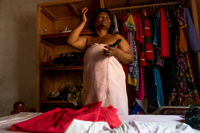 Like every other woman, Eveline takes great care of herself and has a passion for clothes and high heels. She loves wearing nice dresses, combing her hair and putting on makeup.