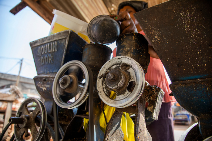 Cocoa beans are grinded to make cocoa powder. After being mixed with hot water and put to boil, it produces an oil which solidifying becomes butter.
