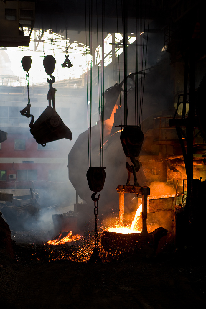 ENAMI (Empresa Nacional de Mineria), Chile. Melted copper being poured into the transporting buckets at the foundry facilities in the Atacama desert. Industrial copper mining mine gold
