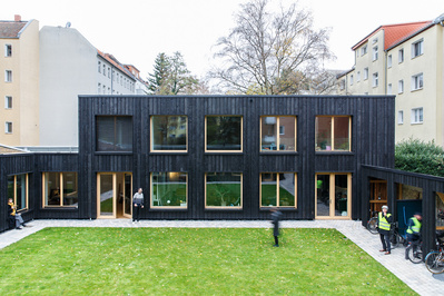 ALTE SCHLOSSEREI  or  OLD LOCKSMITH SHOP is an architecture project by ALAS Architects in Berlin. The space is a house and working studio for designers and artists. These are architecture photographs of the interior and exterior of the building. 