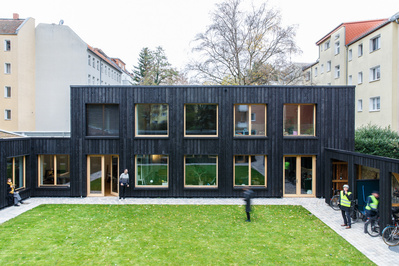 ALTE SCHLOSSEREI  or  OLD LOCKSMITH SHOP is an architecture project by ALAS Architects in Berlin. The space is a house and working studio for designers and artists. These are architecture photographs of the interior and exterior of the building. 