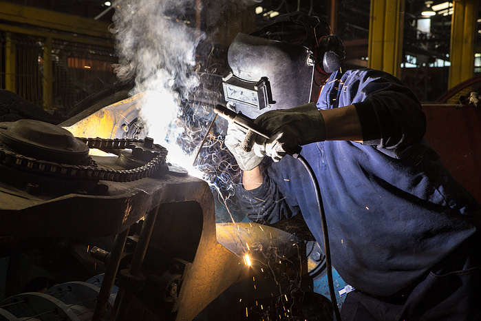 company specialized in designing, building and installing solutions to lift, move and fix loads. It mainly produces steel cables and wires to serve a large scope of industries world-wide. Worker, welding.