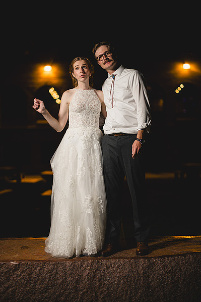 couple wedding portrait in milwaukee, Wisconsin at south shore terrace.