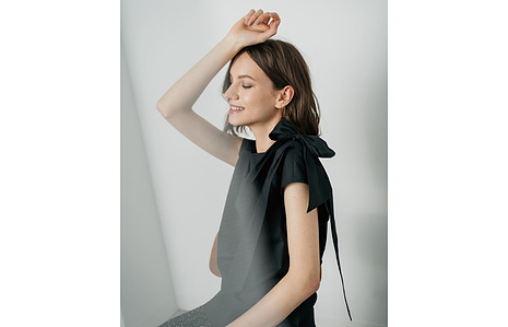 Hair: Waka Adachi
Makeup: Yosuke Nakajima. 