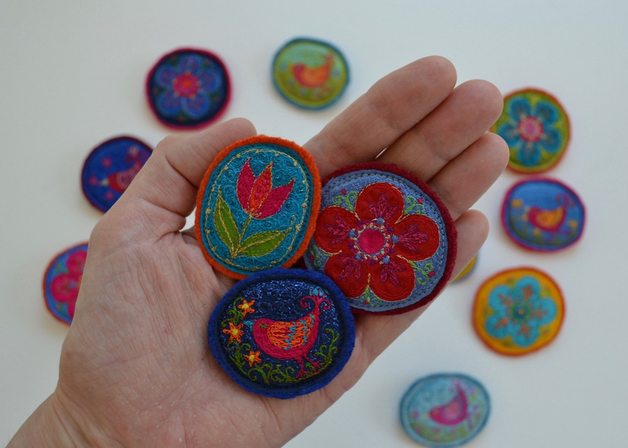 embroidery-silk-bird-flower-tulip-brooch