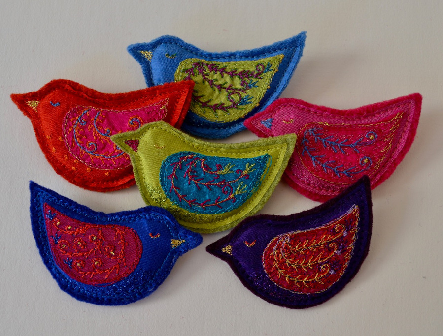 embroidery-silk-bird-brooch