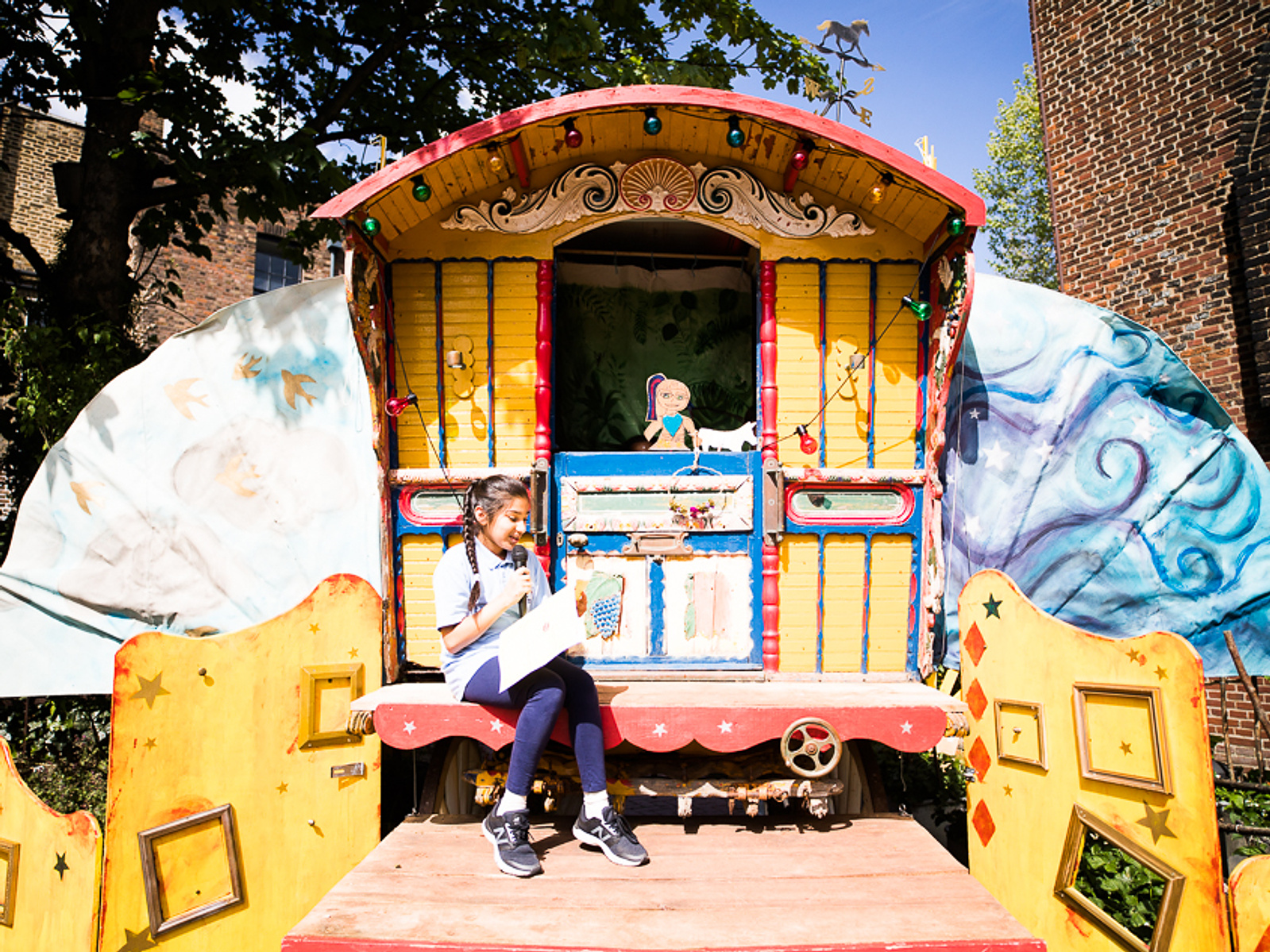 - the gypsy caravan theatre - makes things