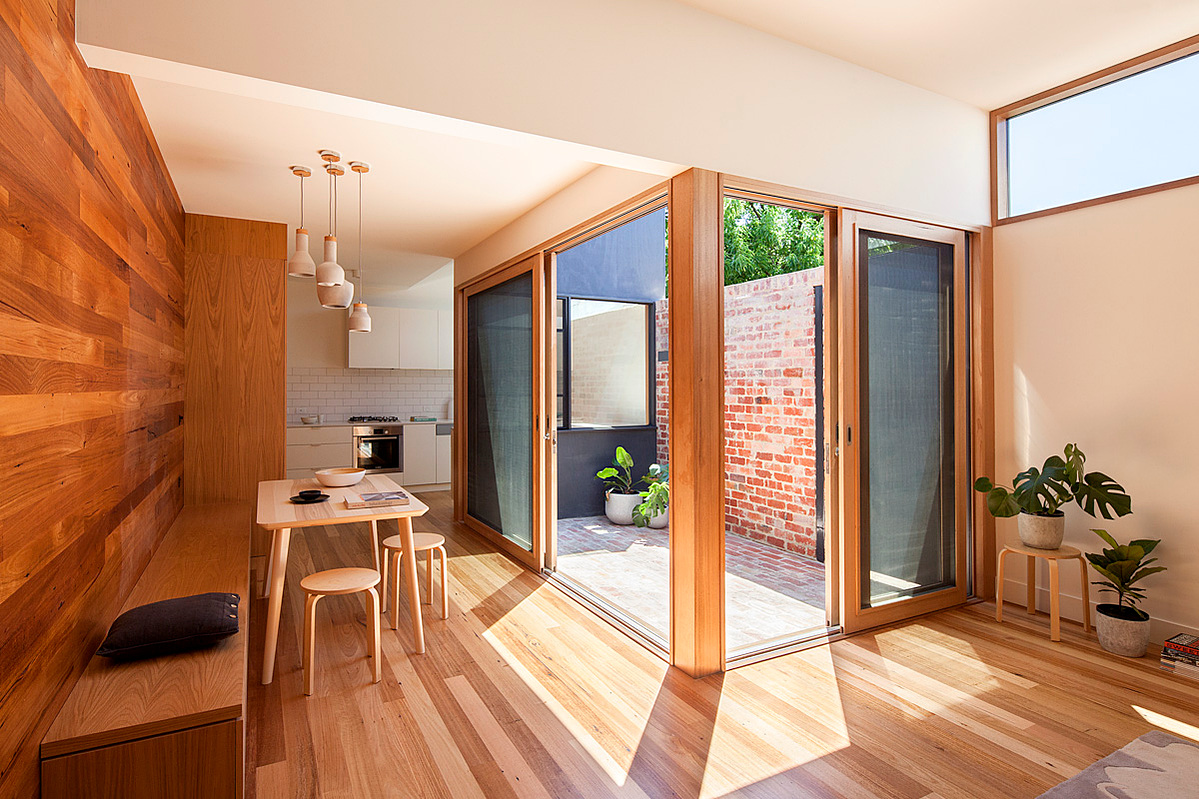 Recycled remilled messmate were used as timber lining boards on the walls and floors. Natural oil finishes were used on the walls. Water based floor finishes were used