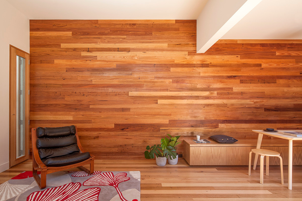 Recycled remilled messmate were used as timber lining boards on the walls and floors. Natural oil finishes were used on the walls. Water based floor finishes were used